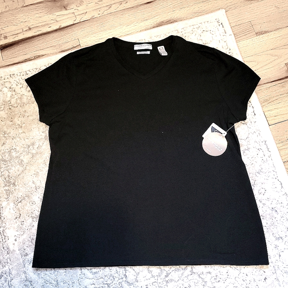 NWT Valerie Stevens Casual Black Tee
